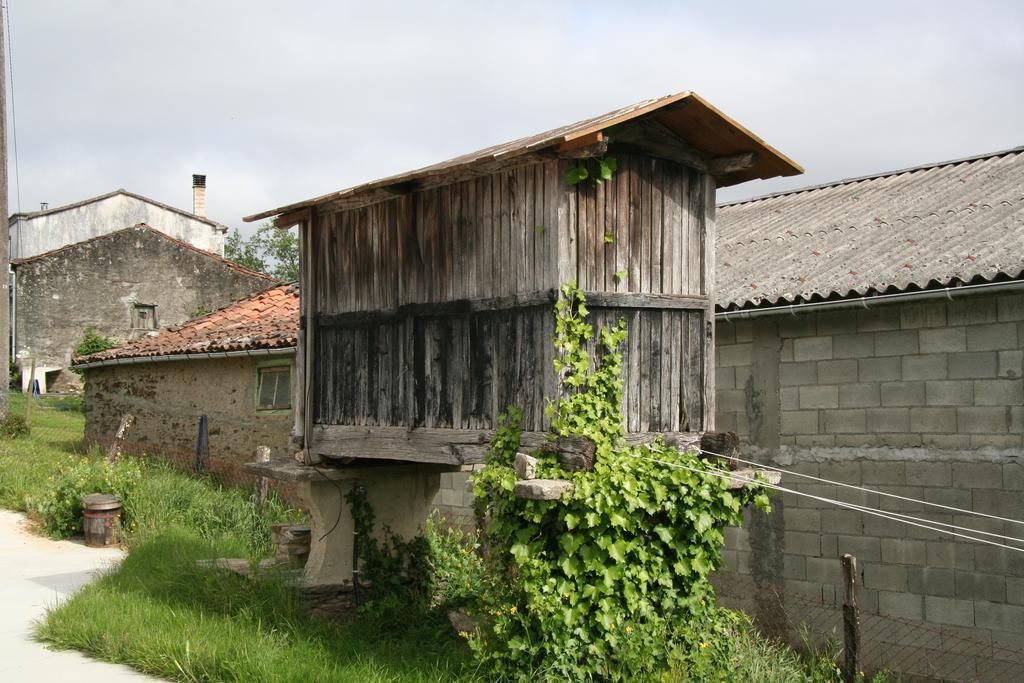 Albergue Milpes Ribadiso Exterior photo